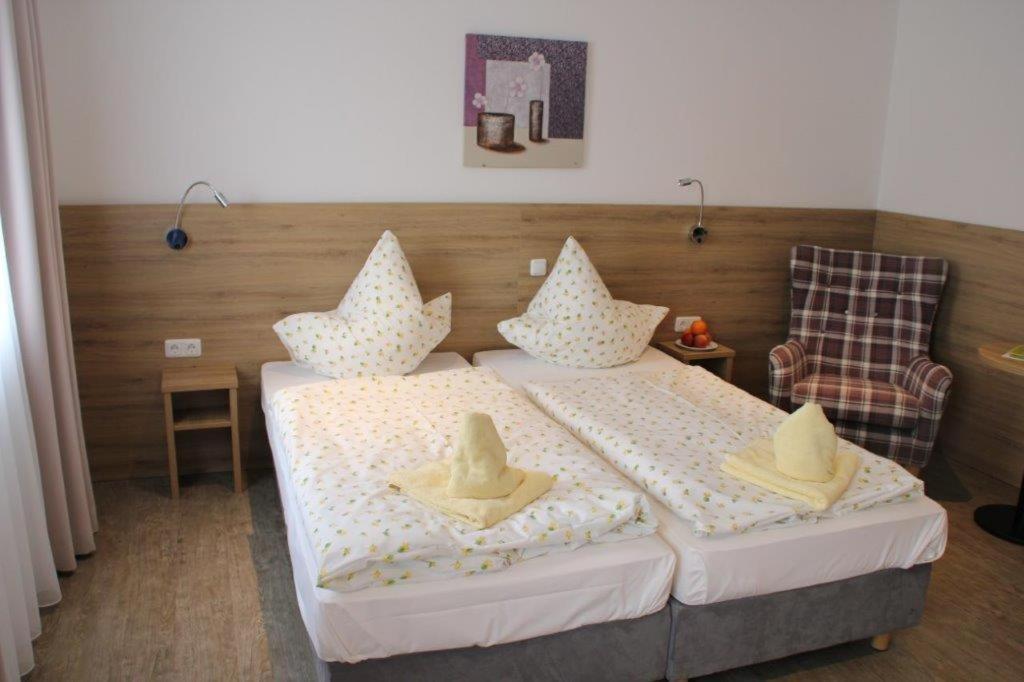 Rathausstuben Hotel Wackersdorf Eksteriør billede