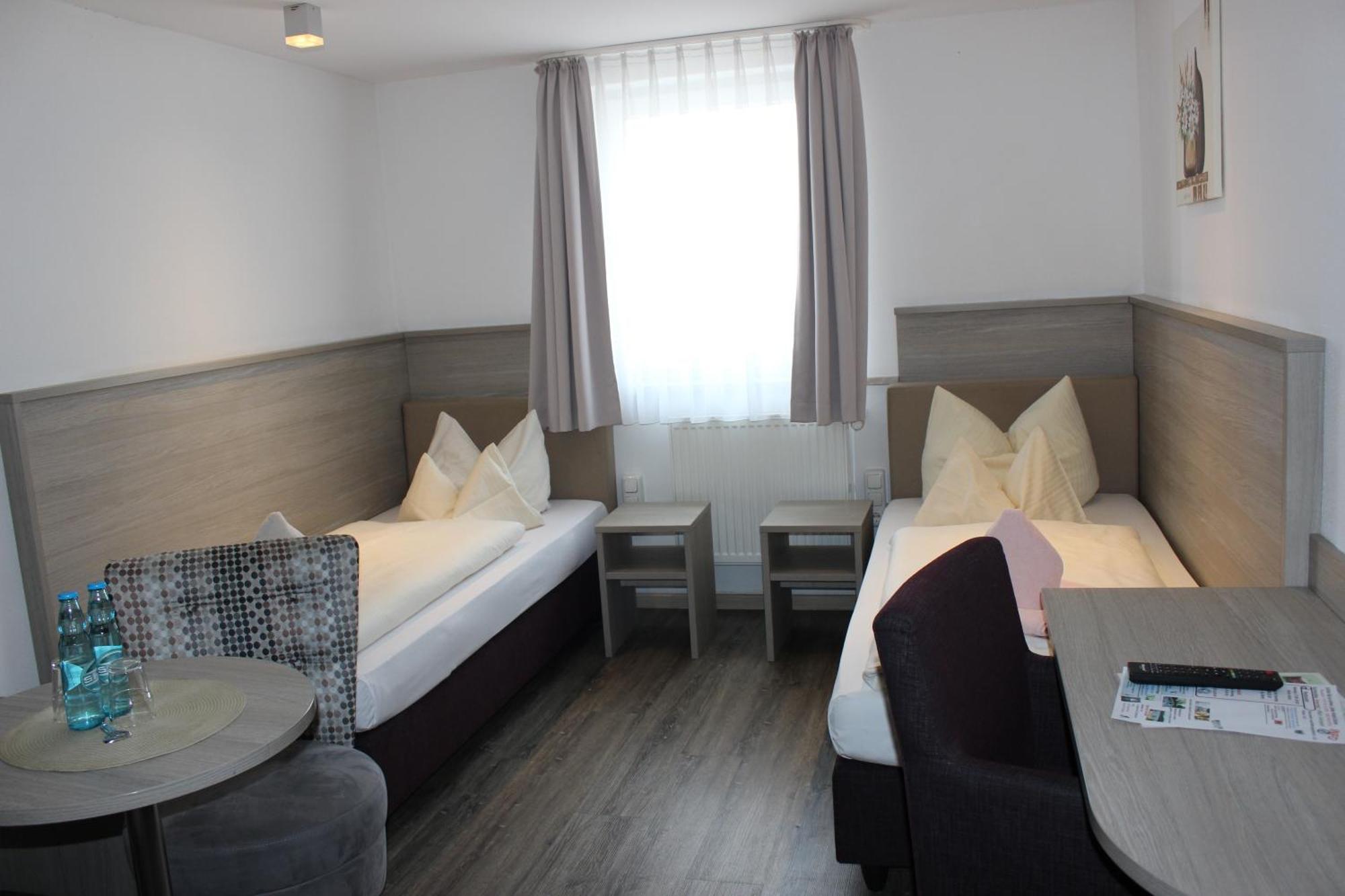Rathausstuben Hotel Wackersdorf Eksteriør billede