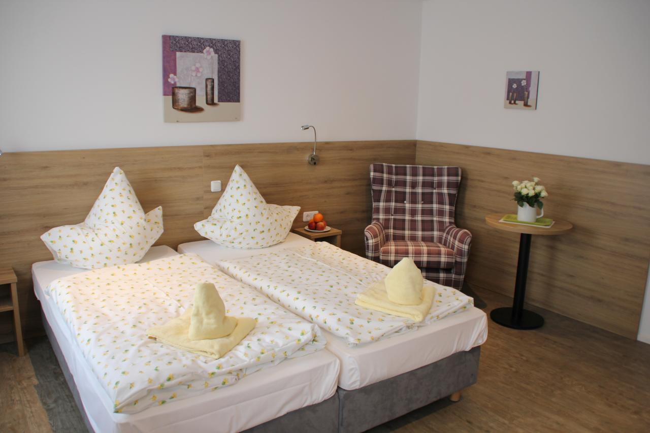 Rathausstuben Hotel Wackersdorf Eksteriør billede