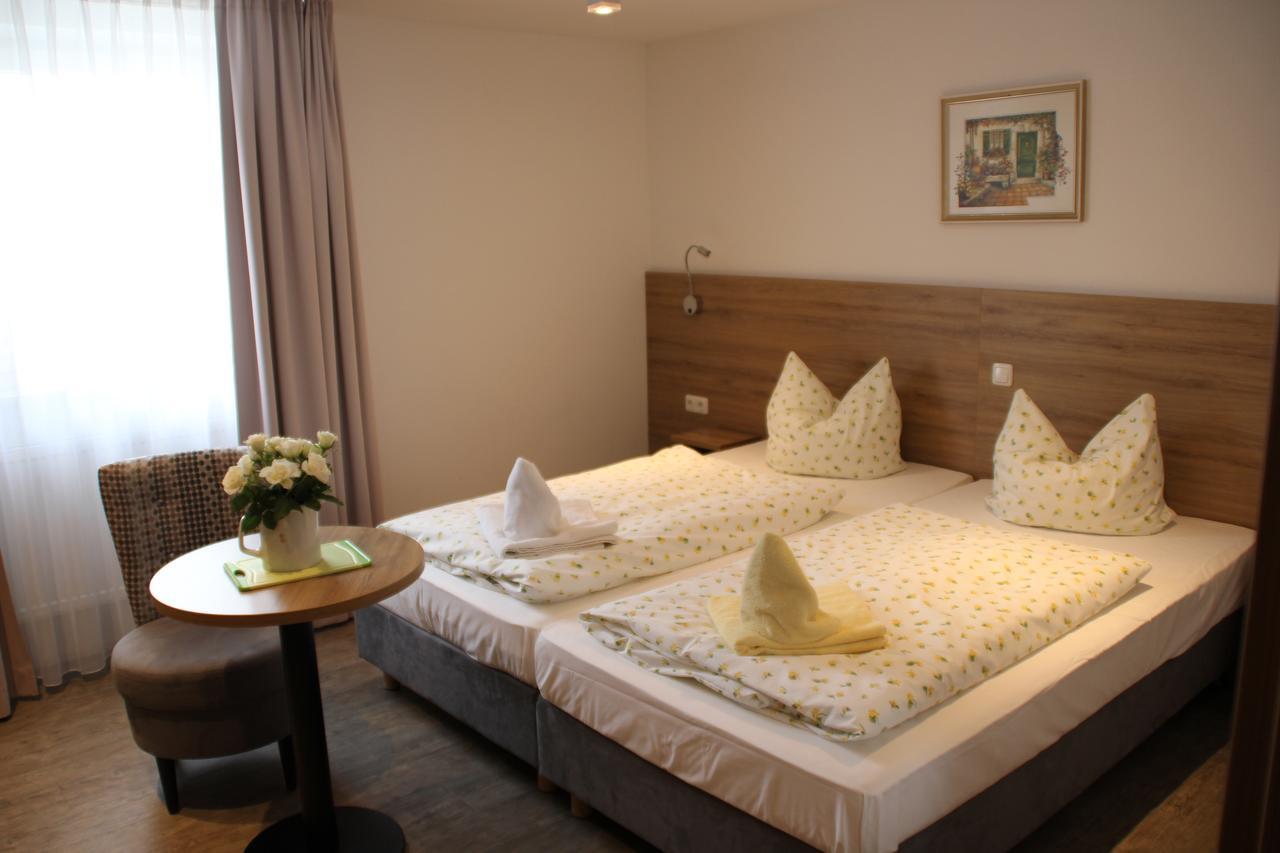 Rathausstuben Hotel Wackersdorf Eksteriør billede